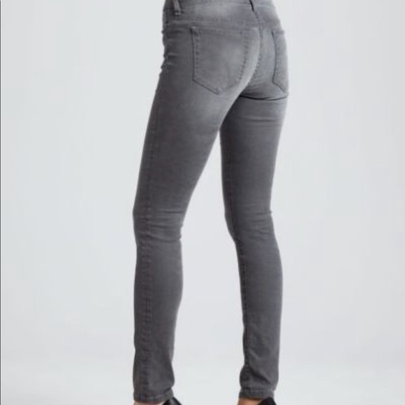 grey skinny jean